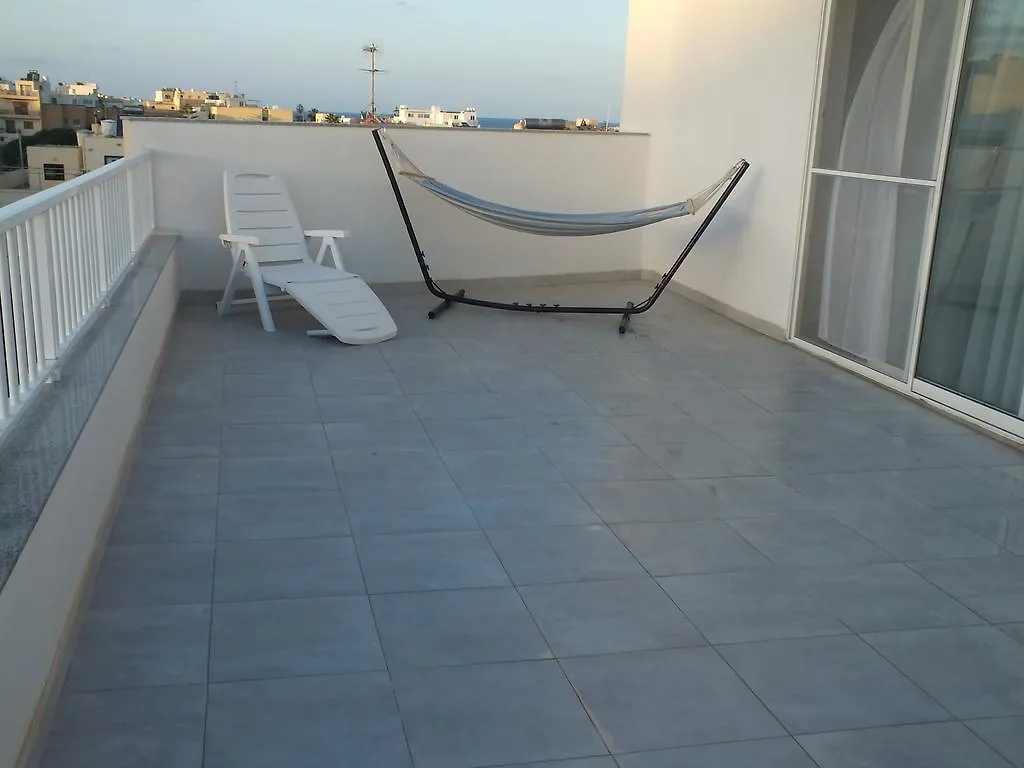 Penthouse Next To The Beach Apartment Marsaskala